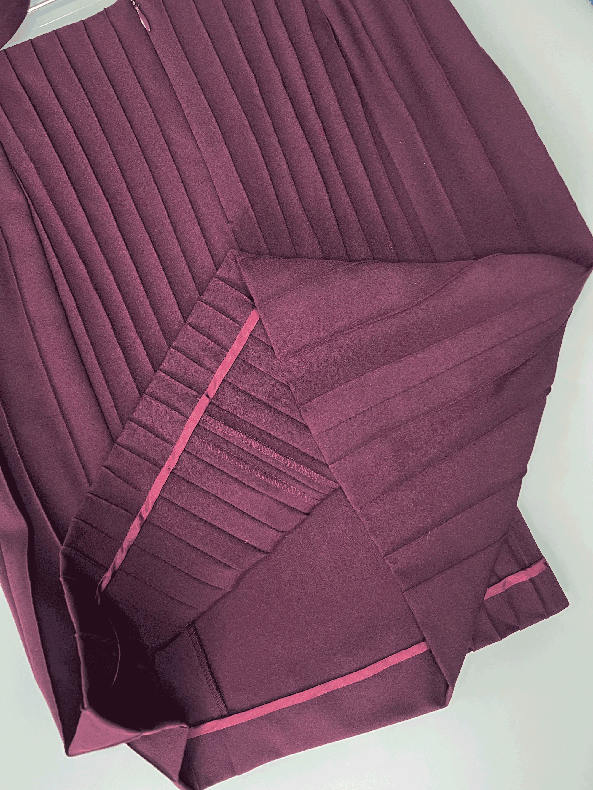 Burgundy viscose-blend crepe skirt suit