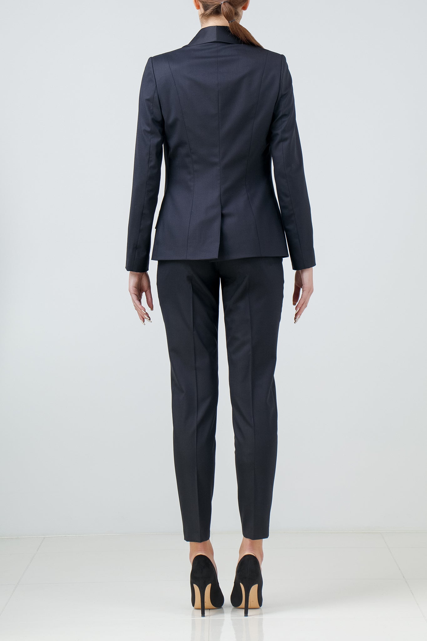 Satin-trimmed stretch-wool tuxedo blazer